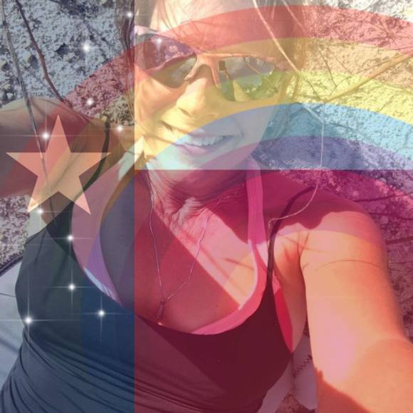 Meet your Posher, Cynthia - Picture 1 of 1